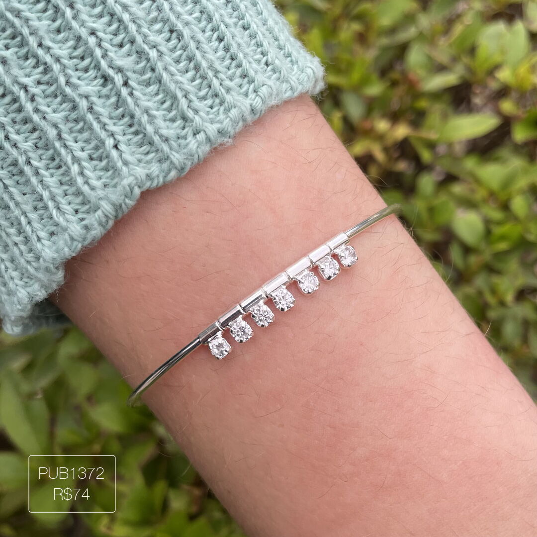 Bracelete Aberto c/ 7 Zircônias Juntas Cravejado Cristal Prateado